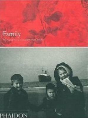 Family. Photographers photograph their families  - Libro Phaidon 2005 | Libraccio.it