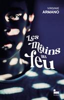   Les mains au feu
