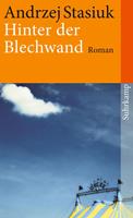   Hinter der Blechwand
