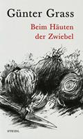   Beim Häuten der Zwiebel