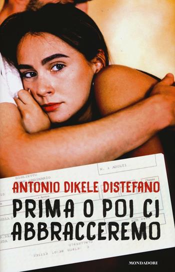 Prima o poi ci abbracceremo - Antonio Dikele Distefano - Libro Mondadori 2016, Chrysalide | Libraccio.it