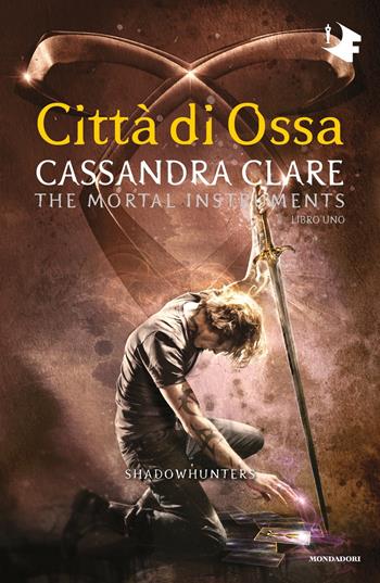 Città di ossa. Shadowhunters. The mortal instruments. Vol. 1 - Cassandra Clare - Libro Mondadori 2019, Oscar fantastica | Libraccio.it