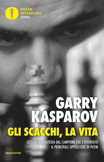 Gli scacchi, la vita. Lezione di strategia dal campione che è diventato il principale oppositore di Putin - Garry Kasparov - Libro Mondadori 2021, Oscar bestsellers open | Libraccio.it