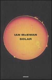 Solar - Ian McEwan - Libro Einaudi 2010, Supercoralli | Libraccio.it