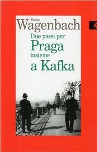 Due passi per Praga insieme a Kafka - Klaus Wagenbach - Libro Feltrinelli 1997 | Libraccio.it
