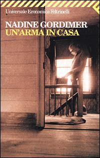 Un' arma in casa - Nadine Gordimer - Libro Feltrinelli 2001, Universale economica | Libraccio.it