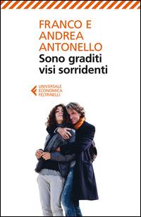 Sono graditi visi sorridenti - Franco Antonello, Andrea Antonello - Libro Feltrinelli 2015, Universale economica | Libraccio.it