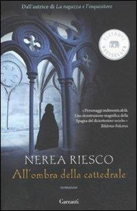 All'ombra della cattedrale - Nerea Riesco - Libro Garzanti 2011, Elefanti bestseller | Libraccio.it