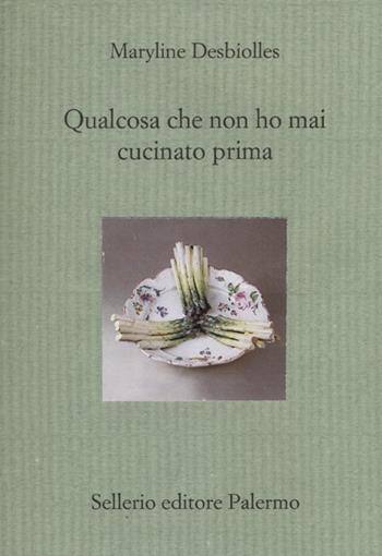 Qualcosa che non ho mai cucinato prima - Maryline Desbiolles - Libro Sellerio Editore Palermo 2013, Il divano | Libraccio.it