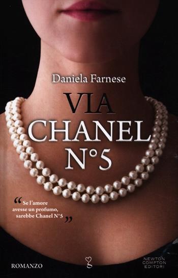 Via Chanel n°5 - Daniela Farnese - Libro Newton Compton Editori 2012, Anagramma | Libraccio.it