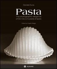 Pasta. The photographic elegance of De Cecco's pasta shapes. Ediz. italiana e inglese - Daniele Duca - Libro Alinari IDEA 2015 | Libraccio.it