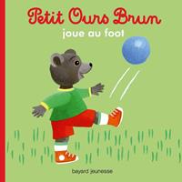   Petit Ours Brun joue au foot