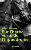   Sur l'herbe verte de l'hippodrome
