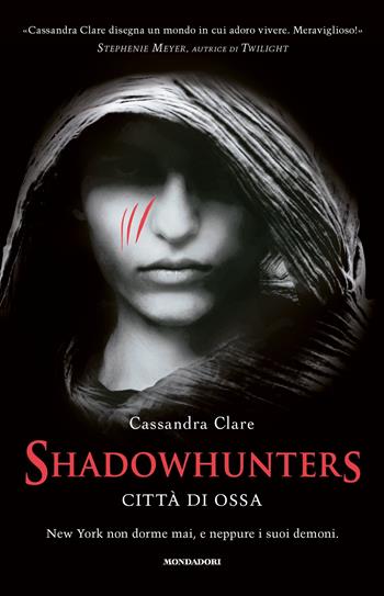 Città di ossa. Shadowhunters. The mortal instruments - Cassandra Clare - Libro Mondadori 2023 | Libraccio.it