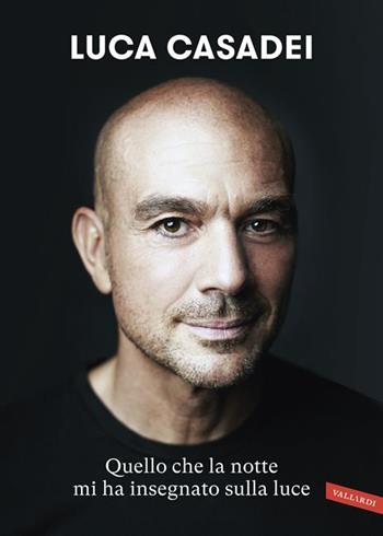 Quello che la notte mi ha insegnato sulla luce. Copia autografata su ex libris - Luca Casadei - Libro Vallardi A. 2026 | Libraccio.it