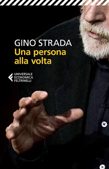 Una persona alla volta - Gino Strada - Libro Feltrinelli 2025, UE 1+1 | Libraccio.it