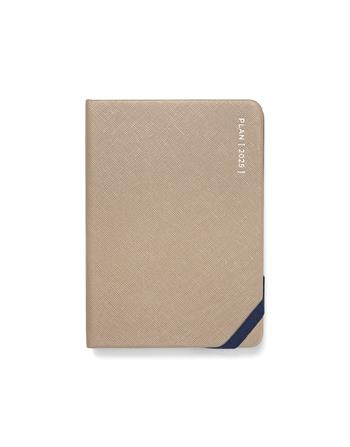 Agenda annuale 2025 Letts 12 Mesi, Serene A6 settimanale tortora - 14,8 x 10,5 cm  Letts 2024 | Libraccio.it