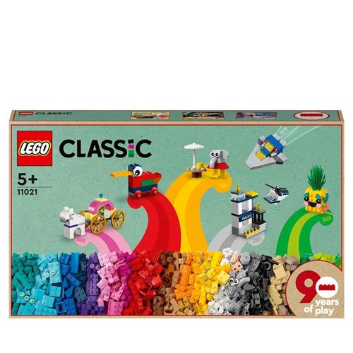 LEGO Classic 11021 90 Anni di Gioco, Scatola con Mattoncini Colorati per 15  Mini Costruzioni di Modelli Iconici