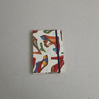 Quaderno copertina cartonata Rossi 1931, chiusura elastico, 64 pagine avorio a righe A6, Scarpe moda - 10,50 x 15 cm  Rossi 1931 2022 | Libraccio.it