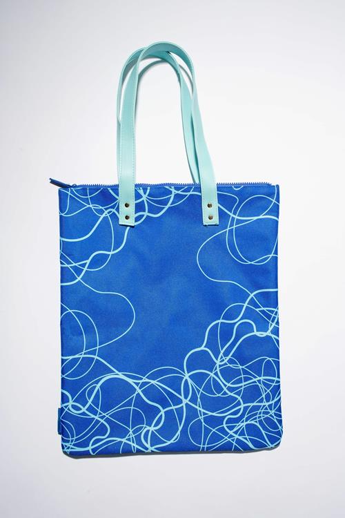 Bag Acqua Blu - Realizzata con fibre di plastica riciclata Open Wor(l)ds  2021 | Libraccio.