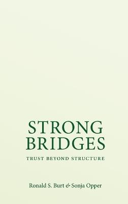 Strong Bridges - Ronald S. Burt, Sonja Opper - Libro Oxford University Press Inc, Social Network Mechanisms | Libraccio.it