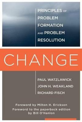 Change - Paul Watzlawick, John H. Weakland, Richard Fisch - Libro WW Norton & Co | Libraccio.it