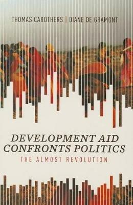 Development Aid Confronts Politics - Thomas Carothers, Diane de Gramont - Libro Brookings Institution | Libraccio.it
