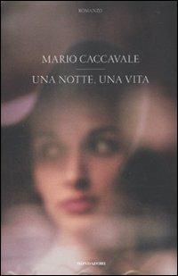 Una notte, una vita - Mario Caccavale - Libro Mondadori 2010, Varia di letteratura | Libraccio.it