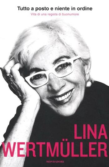 Tutto a posto e niente in ordine. Vita di una regista di buonumore - Lina Wertmüller - Libro Mondadori 2012, Ingrandimenti | Libraccio.it