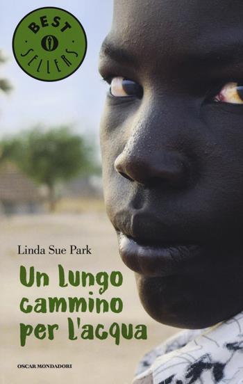 Un lungo cammino per l'acqua - Linda S. Park - Libro Mondadori 2016, Oscar bestsellers | Libraccio.it