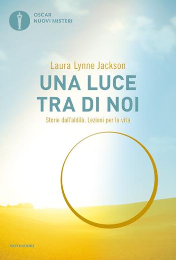Una luce tra di noi. Storie dall'aldilà. Lezioni per la vita - Laura Lynne Jackson - Libro Mondadori 2020, Oscar nuovi misteri | Libraccio.it