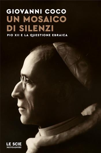 Un mosaico di silenzi. Pio XII e la questione ebraica - Giovanni Coco - Libro Mondadori 2025, Le scie. Nuova serie | Libraccio.it