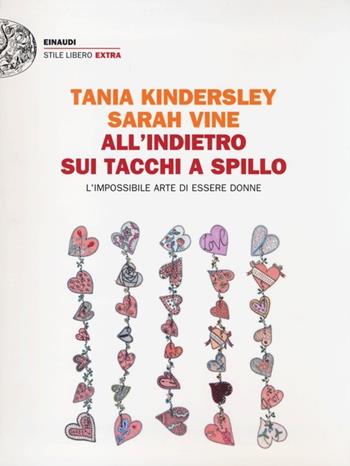 All'indietro sui tacchi a spillo. L'impossibile arte di essere donne - Sarah Vine, Tania Kindersley - Libro Einaudi 2013, Einaudi. Stile libero extra | Libraccio.it