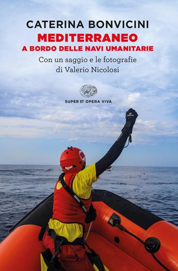 Mediterraneo. A bordo delle navi umanitarie - Caterina Bonvicini, Valerio Nicolosi - Libro Einaudi 2022, Super ET. Opera viva | Libraccio.it