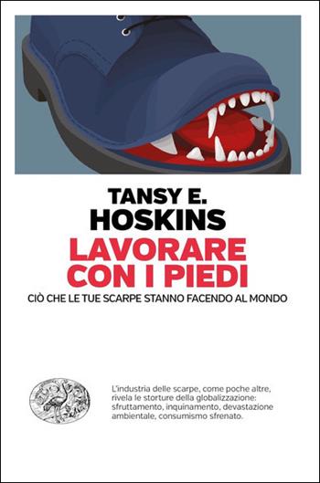 Lavorare con i piedi. Ciò che le tue scarpe stanno facendo al mondo - Tansy E. Hoskins - Libro Einaudi 2021, Einaudi. Passaggi | Libraccio.it