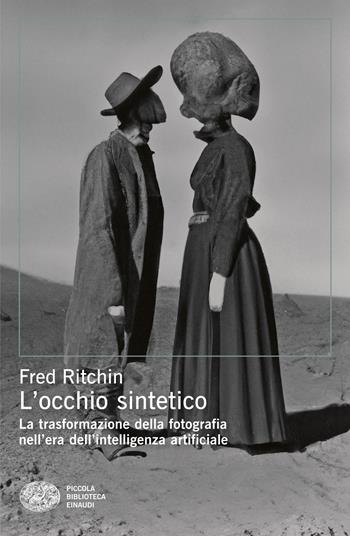 L'occhio sintetico. La trasformazione della fotografia nell’era dell’intelligenza artificiale - Fred Ritchin - Libro Einaudi 2025, Piccola biblioteca Einaudi | Libraccio.it