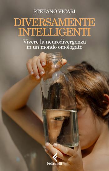 Diversamente intelligenti. Vivere la neurodivergenza in un mondo omologato - Stefano Vicari - Libro Feltrinelli 2026, Scintille | Libraccio.it
