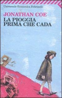 La pioggia prima che cada - Jonathan Coe - Libro Feltrinelli 2009, Universale economica | Libraccio.it