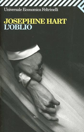 L' oblio - Josephine Hart - Libro Feltrinelli 2006, Universale economica | Libraccio.it