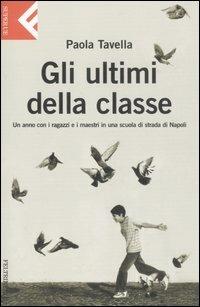 Gli ultimi della classe. Un anno con i ragazzi e i maestri in una scuola di strada di Napoli - Paola Tavella - Libro Feltrinelli 2007, Super universale economica | Libraccio.it