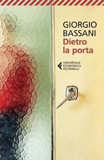 Dietro la porta - Giorgio Bassani - Libro Feltrinelli 2013, Universale economica | Libraccio.it