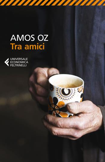 Tra amici - Amos Oz - Libro Feltrinelli 2014, Universale economica | Libraccio.it