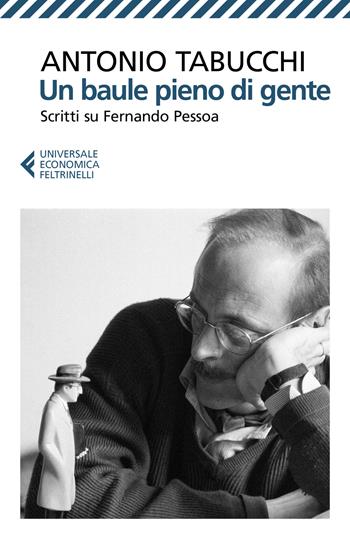 Un baule pieno di gente. Scritti su Fernando Pessoa. Nuova ediz. - Antonio Tabucchi - Libro Feltrinelli 2019, Universale economica | Libraccio.it