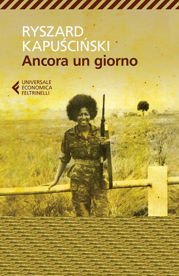 Ancora un giorno - Ryszard Kapuscinski - Libro Feltrinelli 2020, Universale economica | Libraccio.it