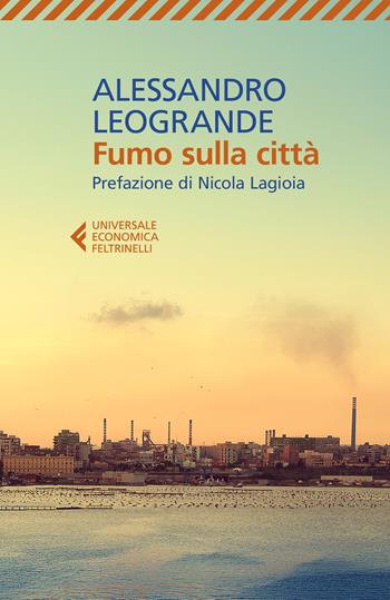 Fumo sulla città - Alessandro Leogrande - Libro Feltrinelli 2022, Universale economica | Libraccio.it