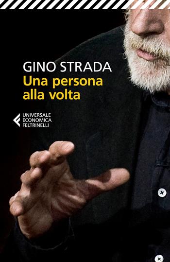 Una persona alla volta - Gino Strada - Libro Feltrinelli 2024, Universale economica | Libraccio.it