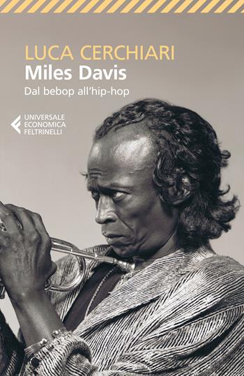 Miles Davis. Dal bebop all'hip-hop - Luca Cerchiari - Libro Feltrinelli 2025, Universale economica | Libraccio.it