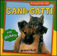 Cani e gatti. Con adesivi. Ediz. illustrata - Micaela Vissani - Libro Giunti Kids 2011, Animali dal vero | Libraccio.it