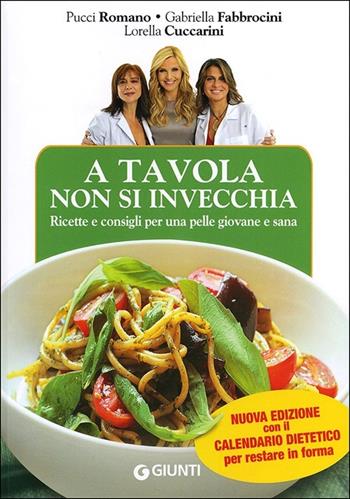 A tavola non si invecchia. Ricette e consigli per una pelle giovane e sana - Pucci Romano, Gabriella Fabbrocini, Lorella Cuccarini - Libro Giunti Editore 2013, Cucina e benessere | Libraccio.it