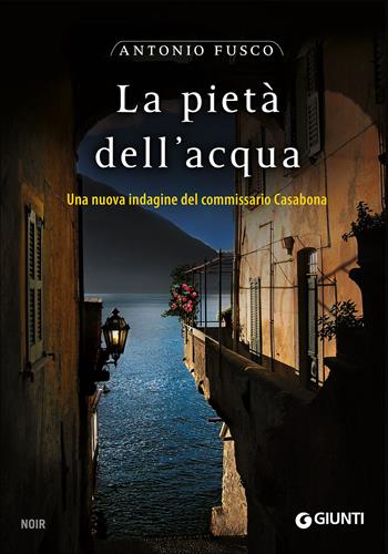 La pietà dell'acqua. Una nuova indagine del commissario Casabona - Antonio Fusco - Libro Giunti Editore 2015, M | Libraccio.it